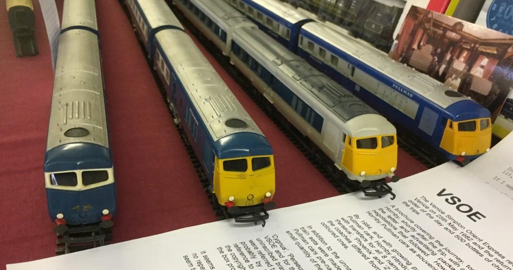 Fig 21 Tri-ang and TH Blue Pullmans